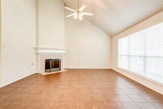 4500 Shady Hollow Dr in Fort Worth, TX - Building Photo - Building Photo