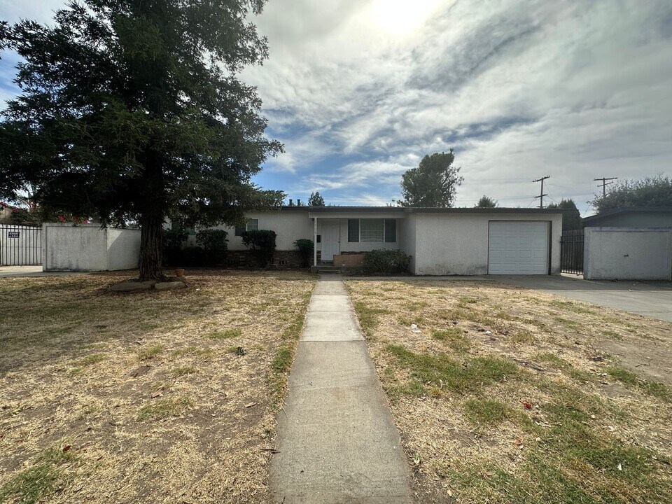 1316 Thorsen Ave in Modesto, CA - Building Photo