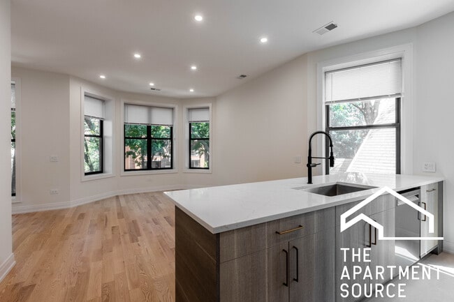 715 W Aldine Ave, Unit 1 in Chicago, IL - Building Photo - Building Photo