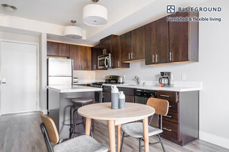 555 San Antonio Rd in Mountain View, CA - Foto de edificio - Building Photo