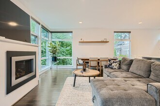 2218 11th Ave W in Seattle, WA - Building Photo - Building Photo