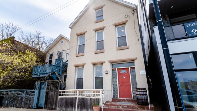 property at 942 N Elston Ave