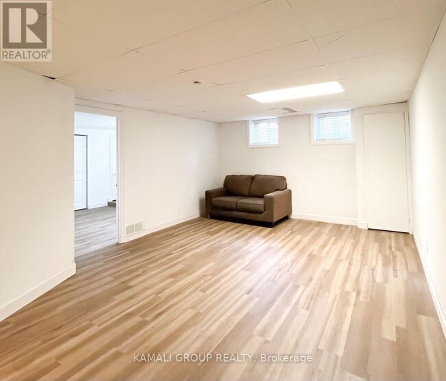 313 Bronte Rd in Oakville, ON - Building Photo - Building Photo