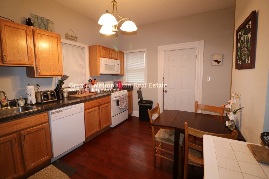 170 L St, Unit 3 in Boston, MA - Foto de edificio