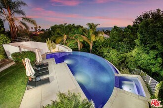 27454 Winding Way in Malibu, CA - Foto de edificio - Building Photo