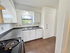 1024 Southmoor Dr, Unit 1026 in Arlington, TX - Building Photo - Building Photo