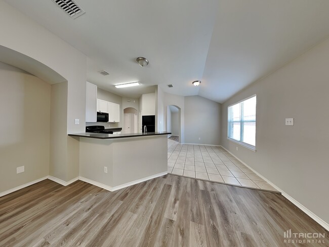 2544 Taos Dr in Grand Prairie, TX - Building Photo - Building Photo