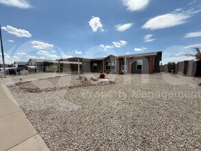 9721 E Empress Ave in Mesa, AZ - Foto de edificio - Building Photo