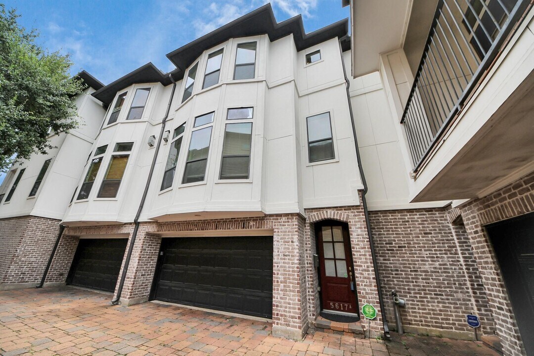 5617 Kiam St in Houston, TX - Building Photo