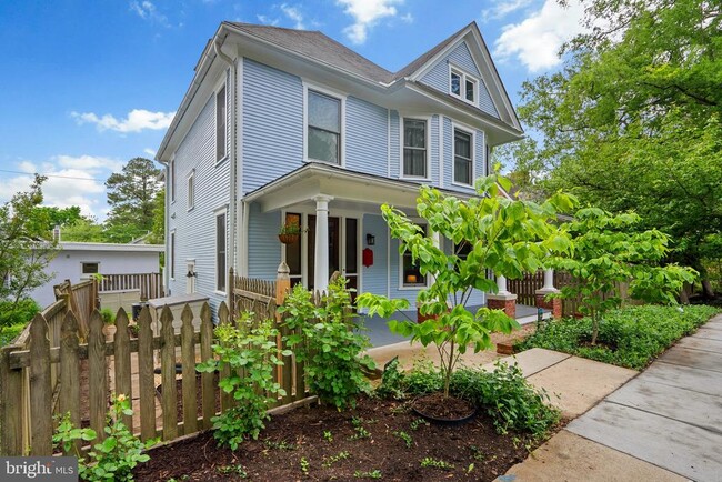 5746 MacArthur Blvd NW in Washington, DC - Building Photo - Building Photo
