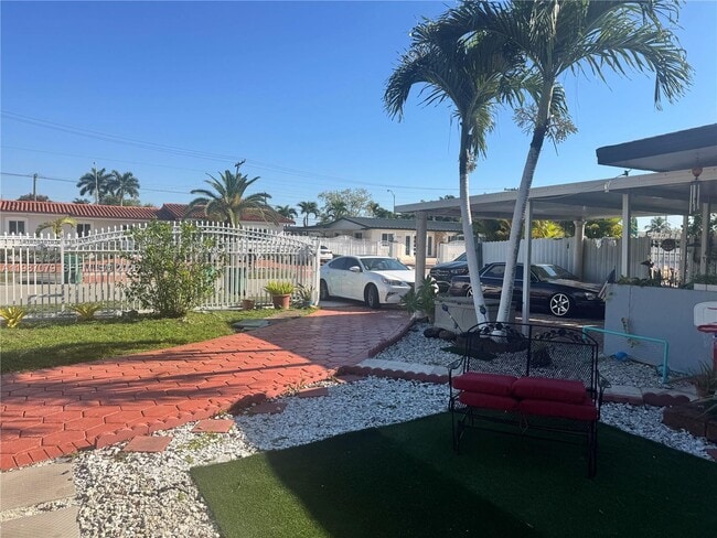 11245 NW 62nd Ave in Hialeah, FL - Building Photo - Building Photo