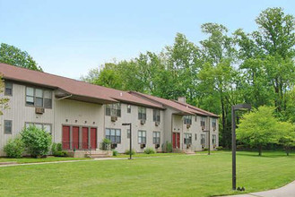 McGuires Grove Apartments in Middletown, NJ - Building Photo - Building Photo