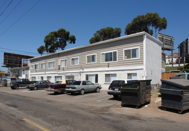 7560 North Ave in Lemon Grove, CA - Foto de edificio - Building Photo