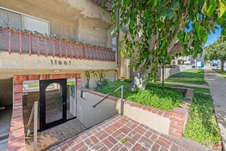 11661 Goshen Ave in Los Angeles, CA - Foto de edificio - Building Photo