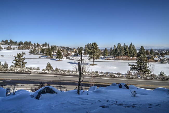 2580 N W Awbrey Point Cir in Bend, OR - Building Photo - Building Photo