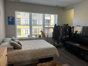 3116 N Milwaukee Ave, Unit 3W in Chicago, IL - Foto de edificio - Building Photo