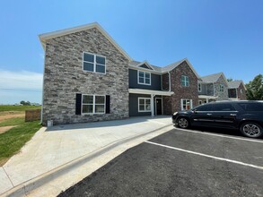 Har-Ber Meadows Townhomes in Springdale, AR - Building Photo - Building Photo