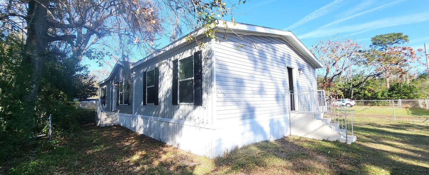 8155 Devoe St in Jacksonville, FL - Building Photo