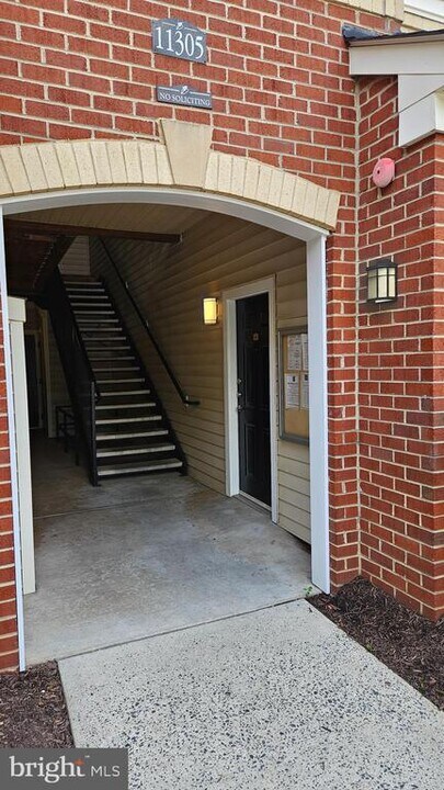 11305 Aristotle Dr in Fairfax, VA - Building Photo