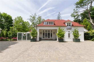 431 Bellevue Ave-Unit -Carriage House in Newport, RI - Building Photo - Building Photo