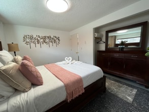 342 E Dowling Rd in Anchorage, AK - Building Photo - Building Photo