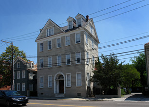 298 Meeting St in Charleston, SC - Foto de edificio - Building Photo