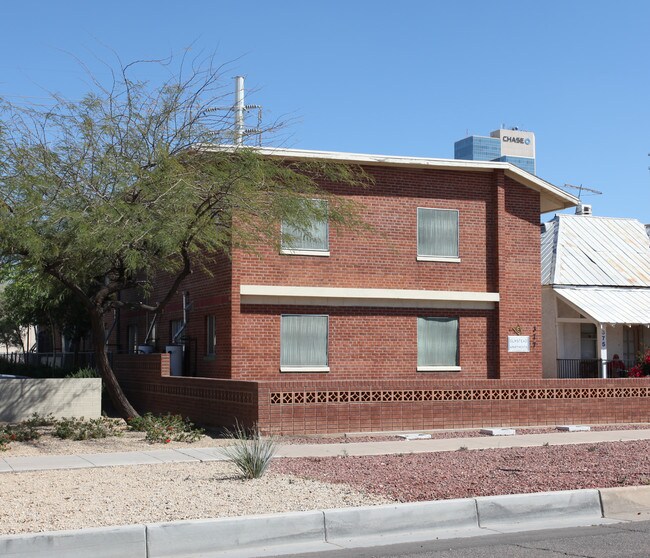Olmstead Apartments in Phoenix, AZ - Foto de edificio - Building Photo
