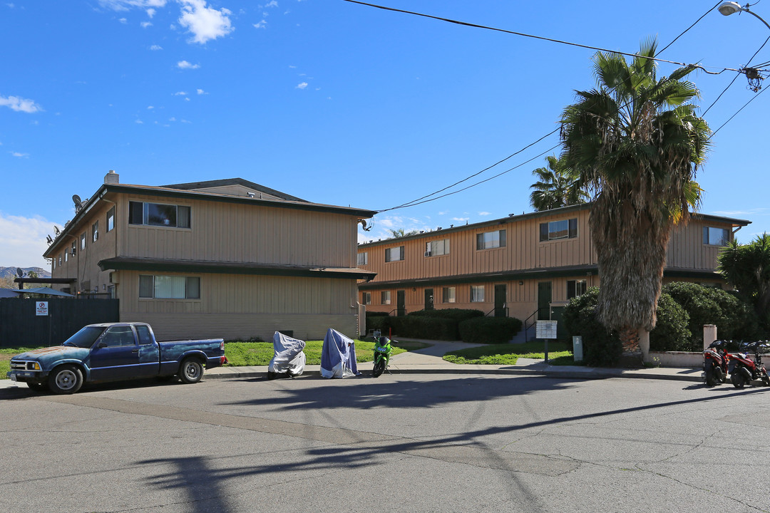 Monte Verde Villa's in El Cajon, CA - Building Photo