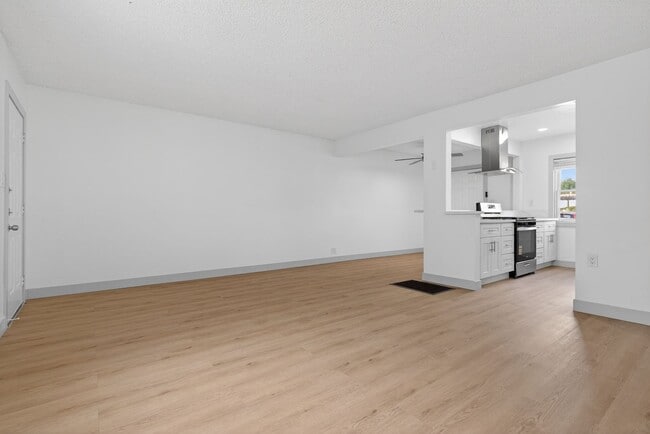 933 Alamitos Ave in Long Beach, CA - Building Photo - Building Photo