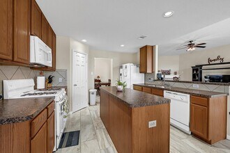 9920 Climbing Tree St in Conroe, TX - Building Photo - Building Photo