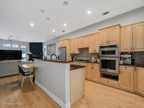 1720 W Altgeld St in Chicago, IL - Building Photo - Building Photo