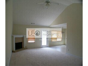 3168 Meadow Point Dr in Snellville, GA - Building Photo - Building Photo