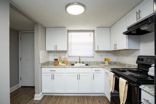 Uptown Apartments in Tampa, FL - Building Photo