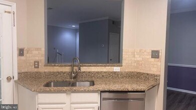 674 Gateway Dr SE in Leesburg, VA - Building Photo - Building Photo