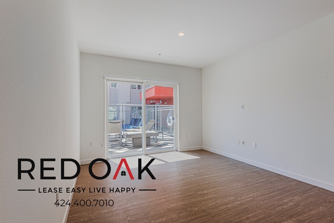 11405 Chandler Blvd in Los Angeles, CA - Building Photo