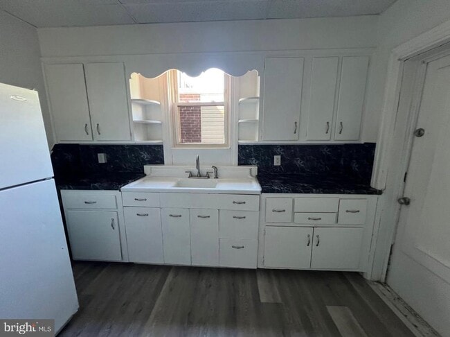 property at 281 W Cottage Pl