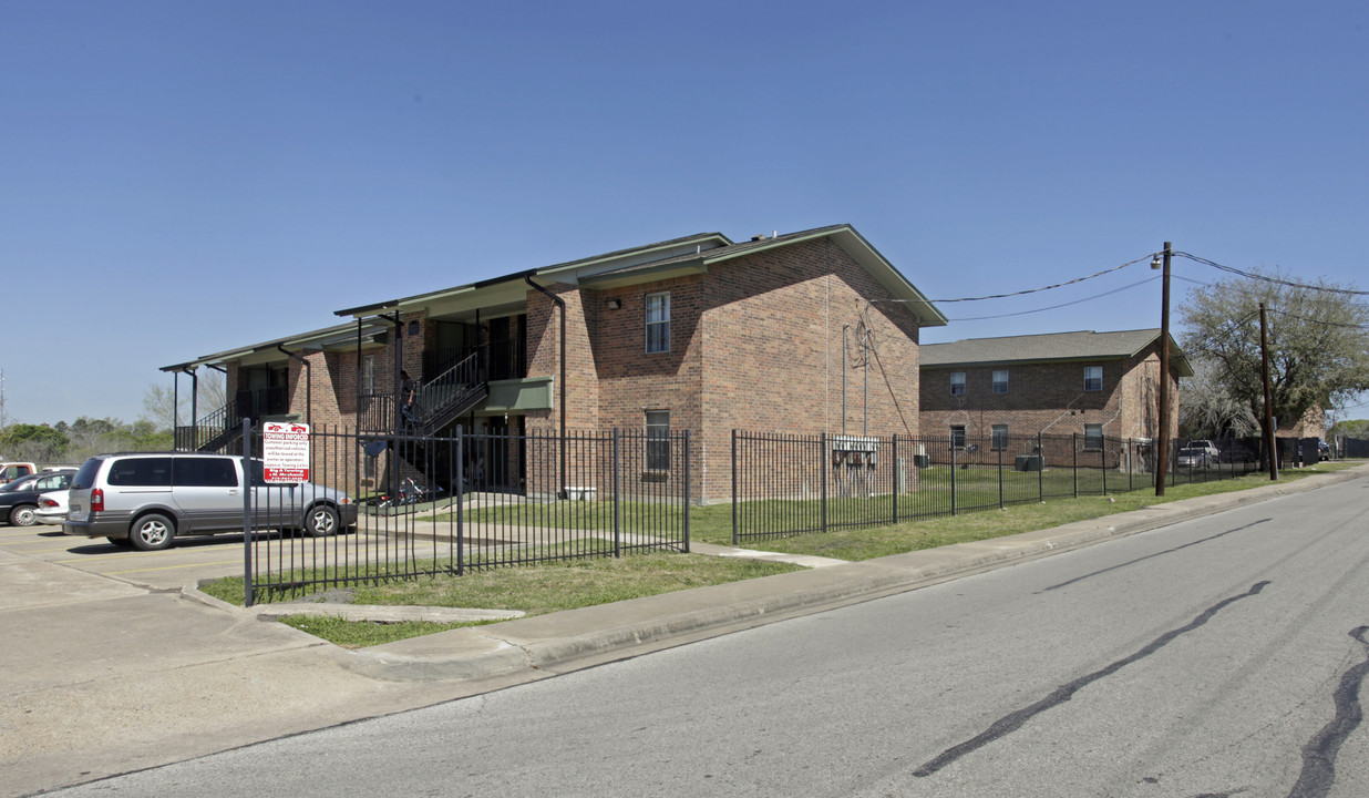 Park Place Apartments in Bellville, TX - Building Photo