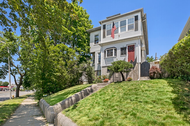 725 Fellsway, Unit 1