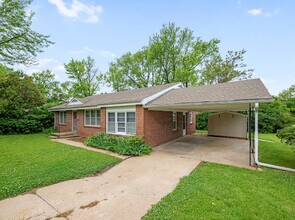 300 Shelle Rd in Manhattan, KS - Building Photo - Building Photo