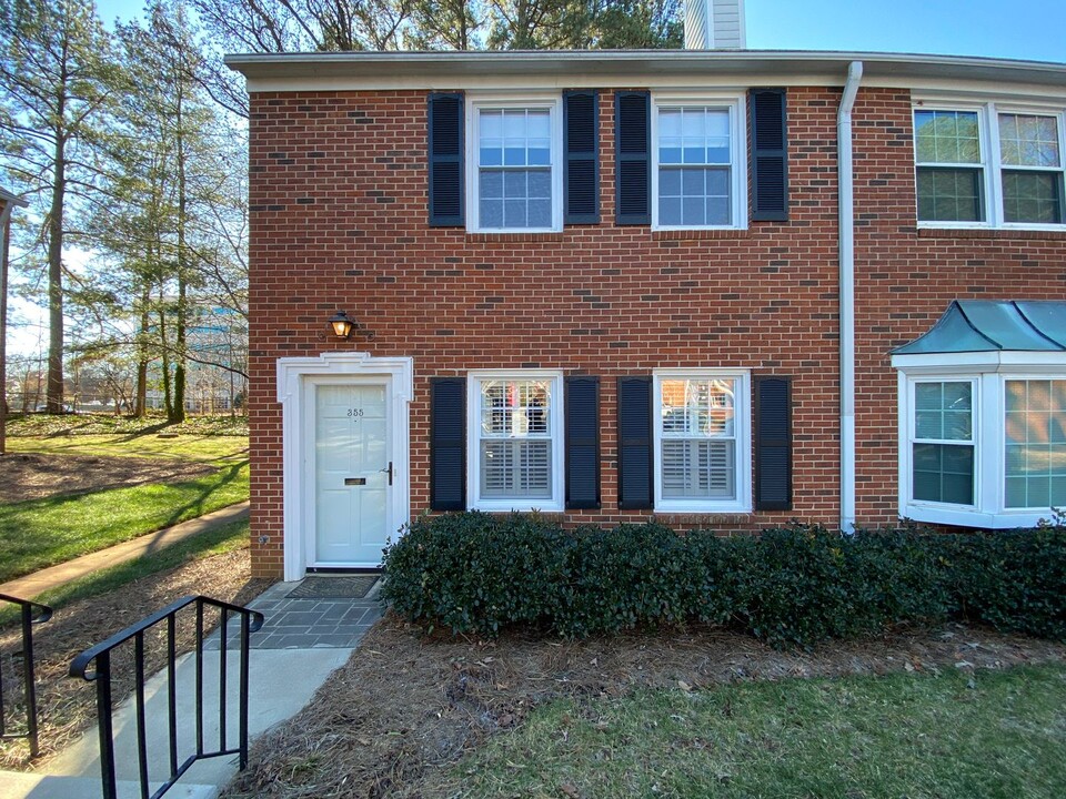 355 Hanover Arms Ct in Winston-Salem, NC - Building Photo