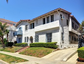 360 S Cloverdale Ave in Los Angeles, CA - Building Photo - Building Photo