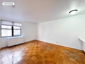 67 E 3rd St in New York, NY - Foto de edificio - Building Photo