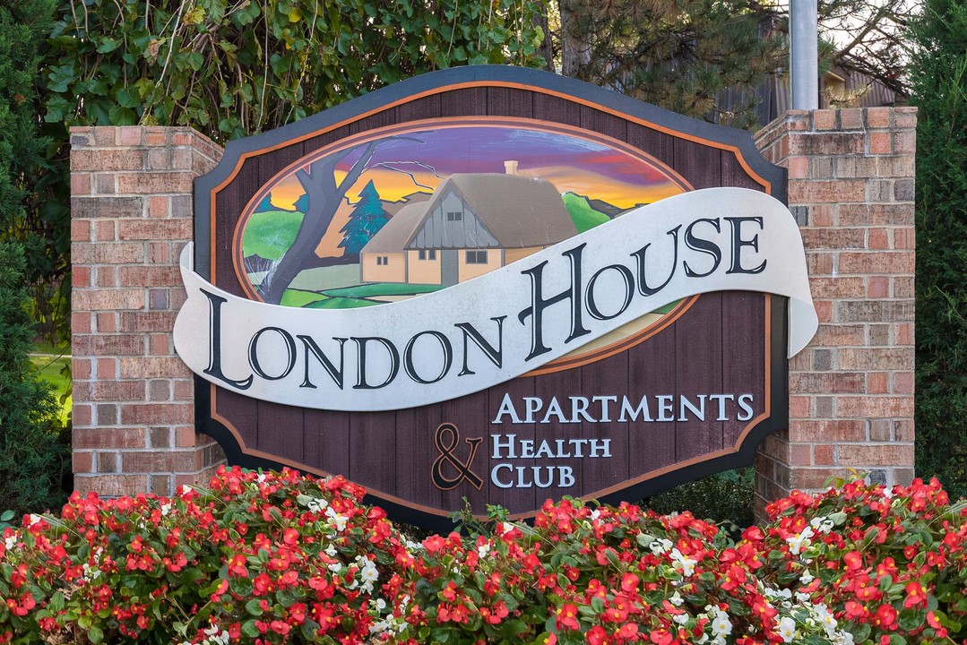 London House Apartments in Lenexa, KS - Foto de edificio