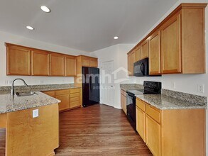 20627 73rd Ave Ct E in Spanaway, WA - Foto de edificio - Building Photo
