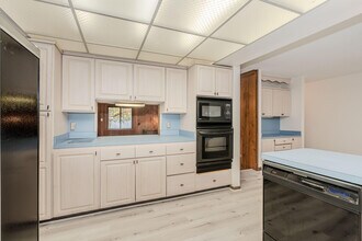 22745 Wrexford Dr in Southfield, MI - Building Photo - Building Photo