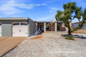 7461 E Victoria Dr in Tucson, AZ - Building Photo - Building Photo