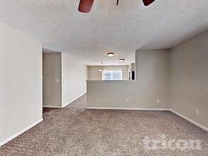 5835 Mosaic Pl in Indianapolis, IN - Foto de edificio - Building Photo