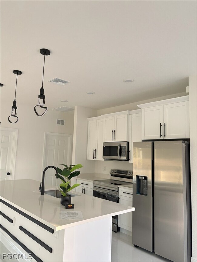 1422 Highland Ave in Lehigh Acres, FL - Building Photo - Building Photo