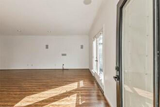 17 Waugh Dr in Houston, TX - Building Photo - Building Photo