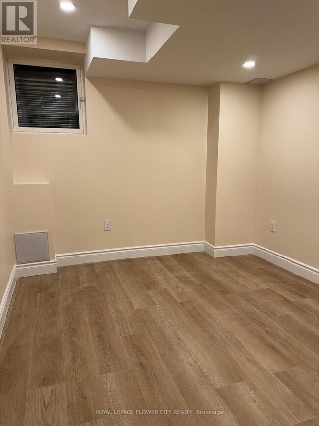 3310 Southwick St in Mississauga, ON - Building Photo - Building Photo